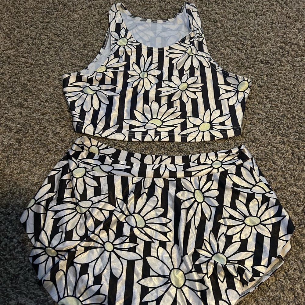 Highwasted two piece top and skirt bottom